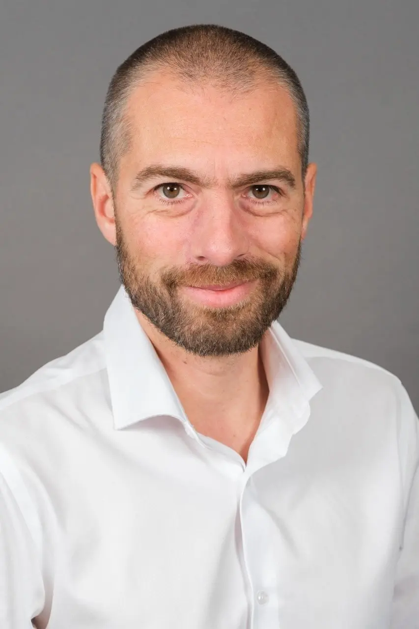 Dr. Stefan Paveliu - Chirurgien digestif et de l'obésité